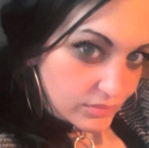 Meet your Posher, Lydia